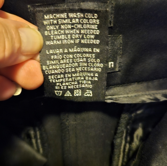 Attention size 4 slim fit black, dressy shorts - Picture 5 of 5